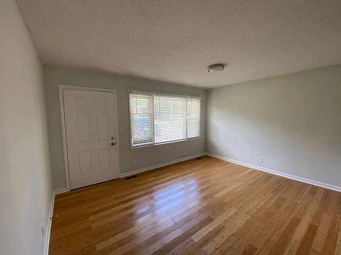 3 bed, 2.0 bath, 1457 sqft, $1,550 — Photo 3