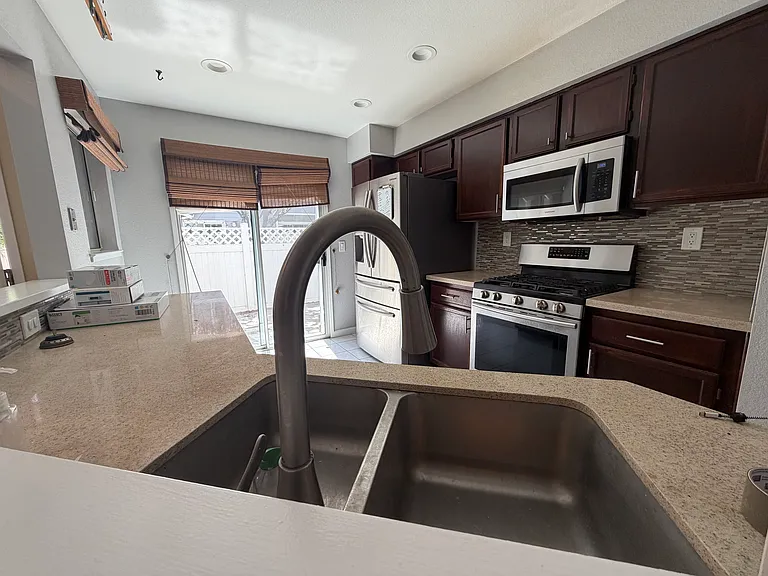 5740 Caprice Cmn — Photo 9