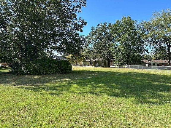 3rd image of 21 Claxton Dr