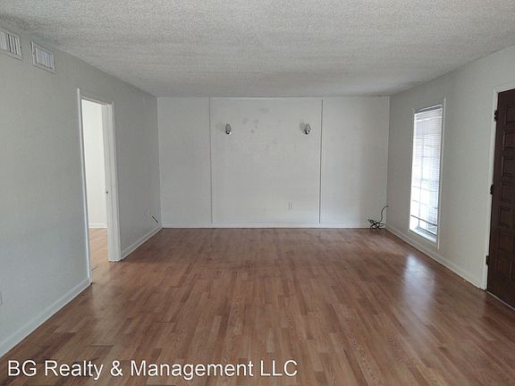 3rd image of 1501 N Bertrand Dr APT 1