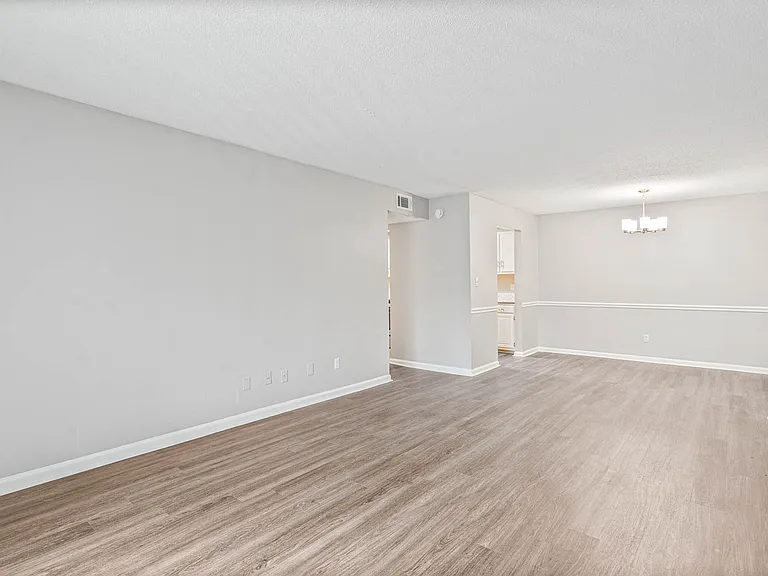 Rocky Creek Apartments — Photo 7