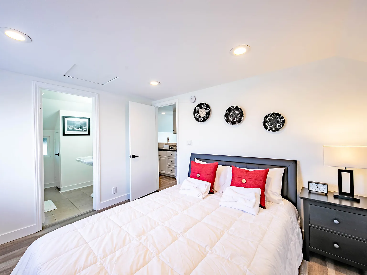 1 bed, $3,400 — Photo 3