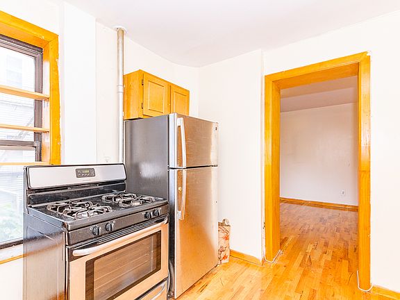 4th image of 134 Boerum St #6G