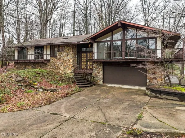 1379 Mockingbird Dr, Kent, OH 44240