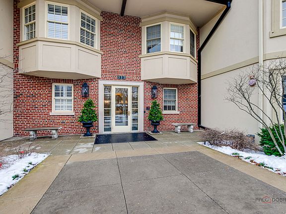 2nd image of 333 E Westminster Rd APT 3C