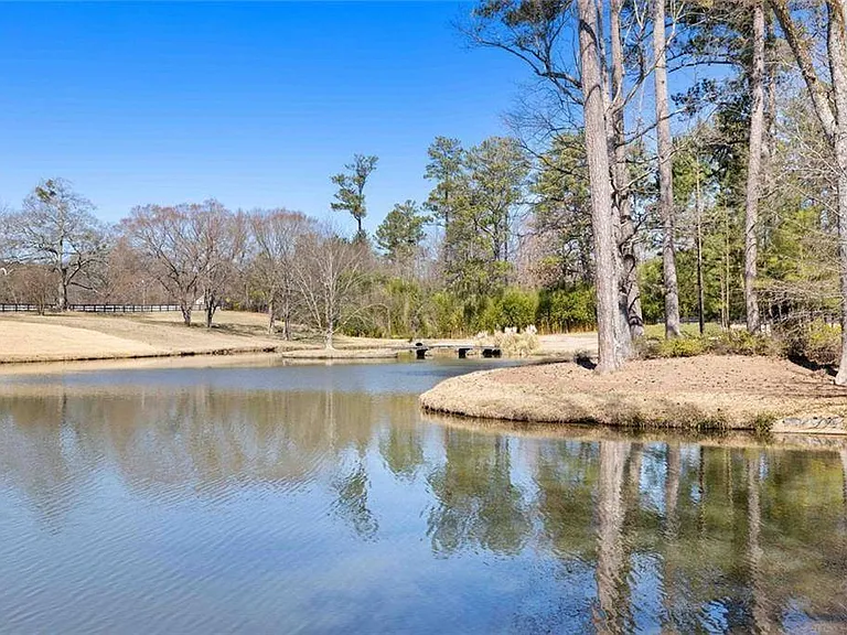 496 Spring View Dr — Photo 32