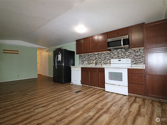5th image of 1104 Coweeman Lane #1104