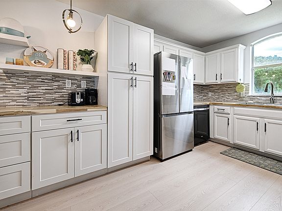 4th image of 4544 N Shore Dr