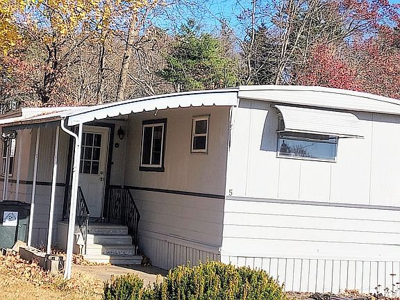 2nd image of 5 Surrey Ln