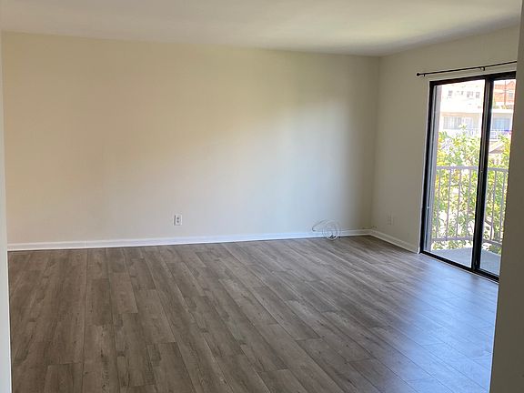 3rd image of 1759 N Mariposa Ave #7