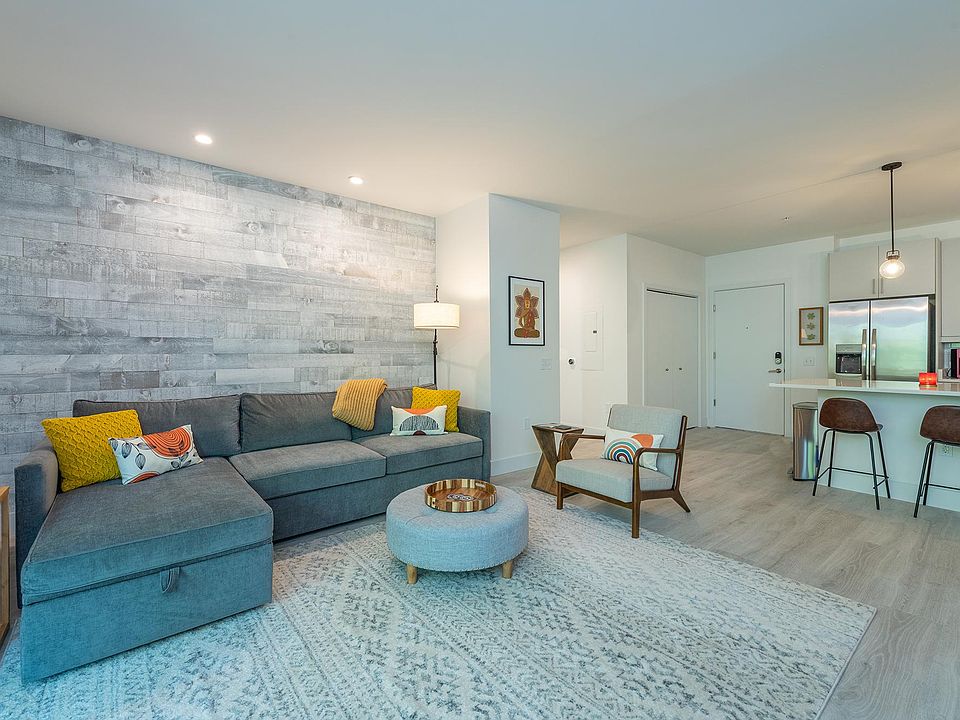 1st image of 68 Craven St #403