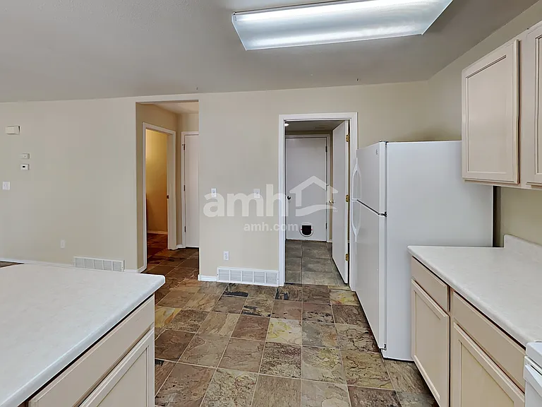 190 E 1325 N — Photo 4