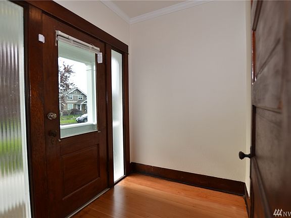 2nd image of 1109 N Oakes St