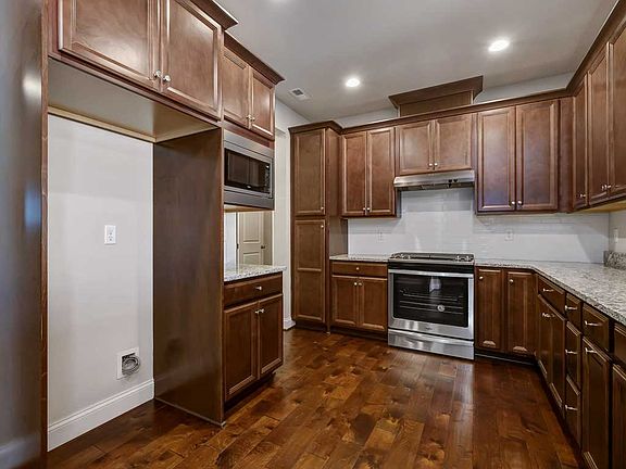 5th image of 443 Roebling Ct