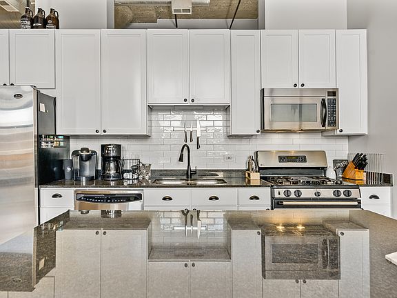 5th image of 758 N Larrabee St APT 305