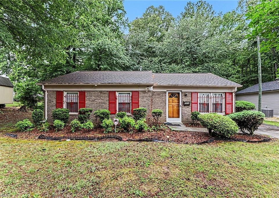 1st image of 2904 Bainbridge Dr