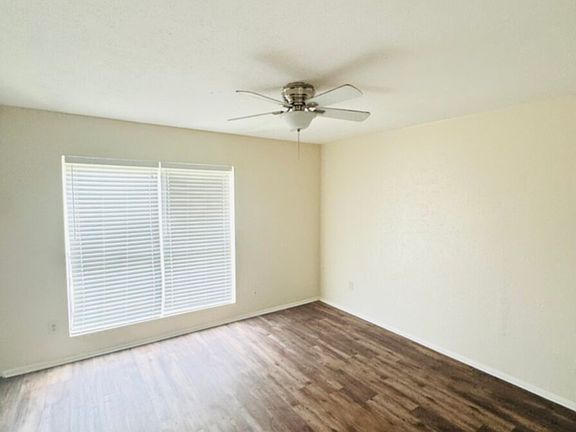5th image of 821 Denmark Dr