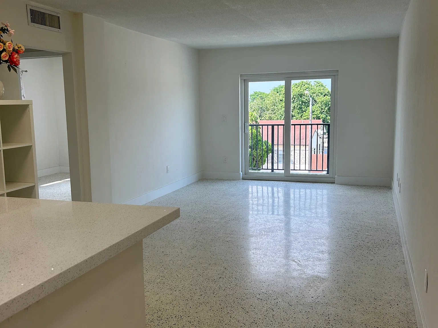 2 bed, 800 sqft, $2,200 — Photo 2