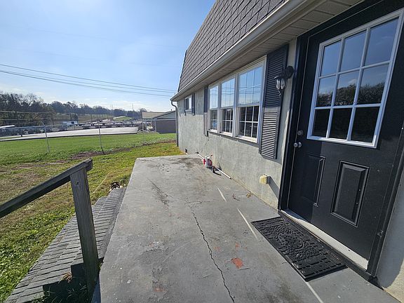 2nd image of 2072 W Lee Hwy #A