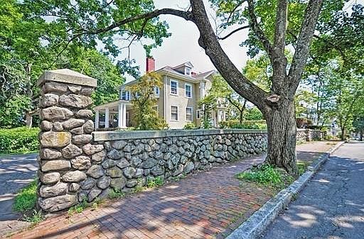3rd image of 105 Governors Ave