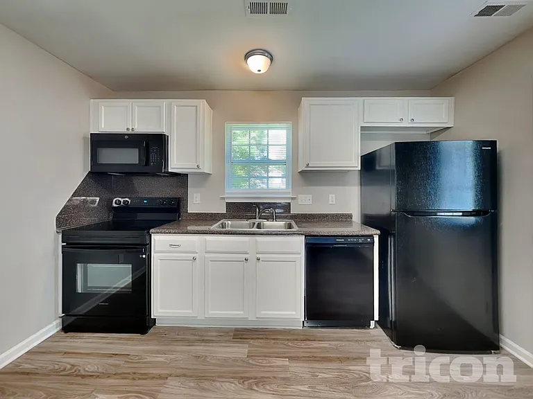 7503 Hollywood St — Photo 4