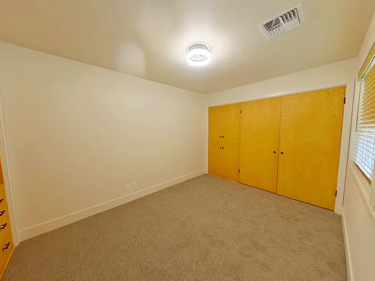 3240 S Louis Ln — Photo 16