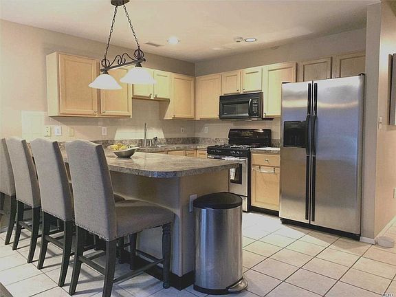 5th image of 181 Gothic Cir