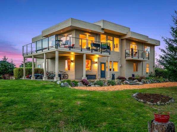 3389 Rhys Rd, Comox Valley, BC V9N 0B7