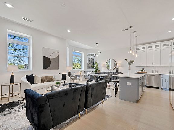 4th image of 4528 S King Dr #Penthouse 4