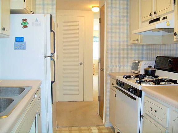 4th image of 1898 Shore Dr S APT 118