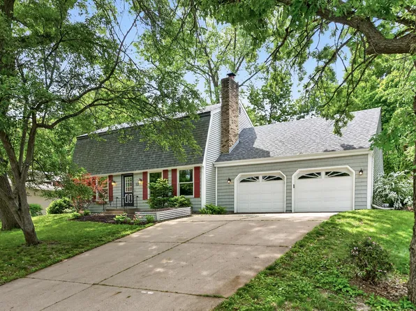 113 E 135th St, Burnsville, MN 55337