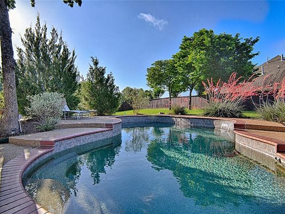 3rd image of 918 Shady Vale Dr