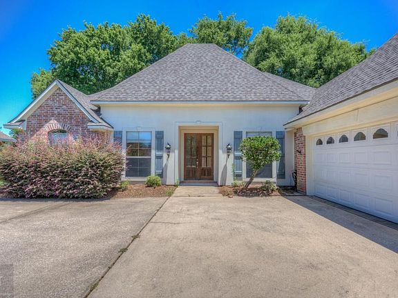 3rd image of 1811 Castlewood Dr