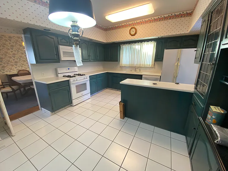 Kitchen pic 2