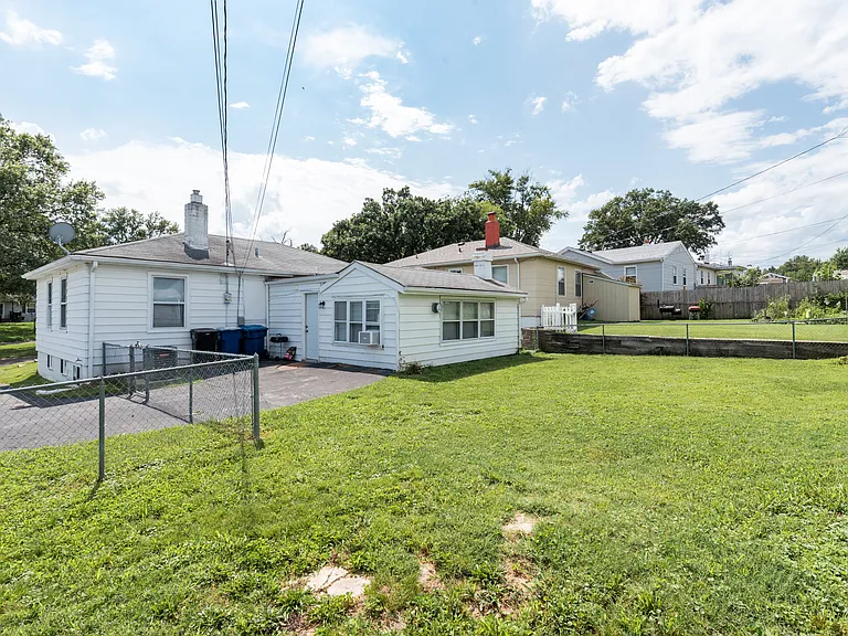 9513 Cloverhurst Dr — Photo 22