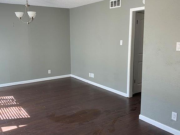 3rd image of 4754 Oakwood Dr