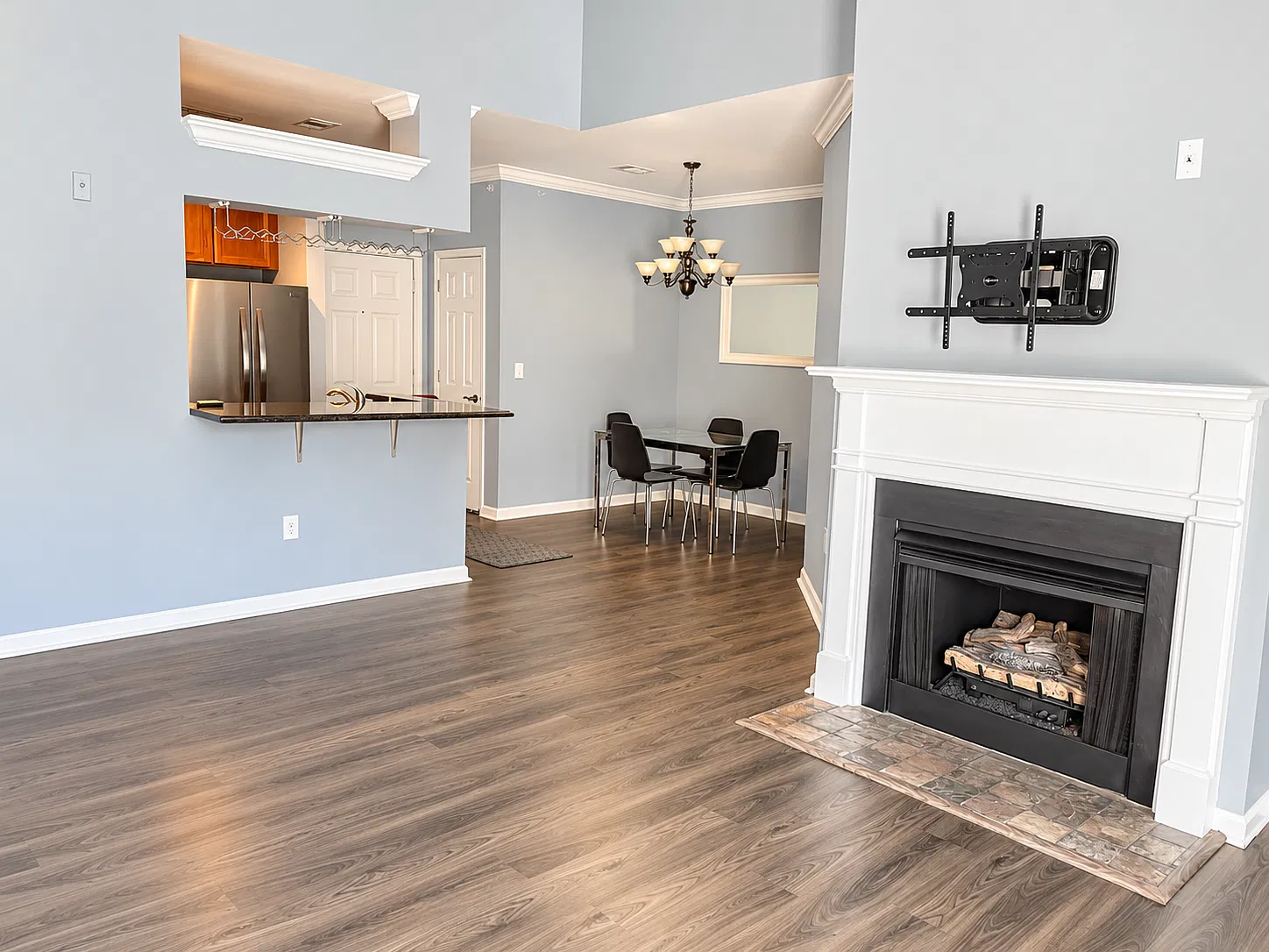 2 bed, 2.0 bath, 1074 sqft, $2,500 — Photo 3