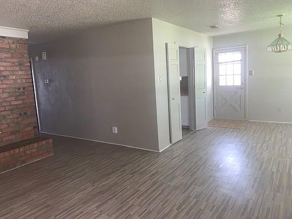5th image of 711 Oakwood Ln