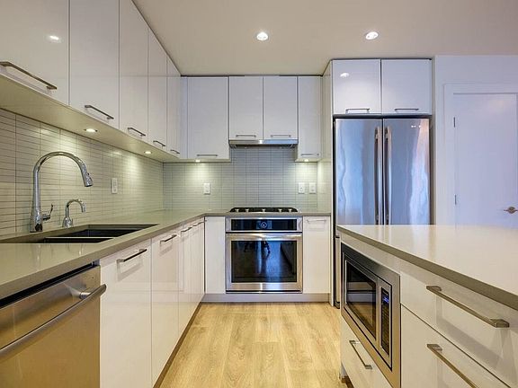 3rd image of 3488 Sawmill Cres #607