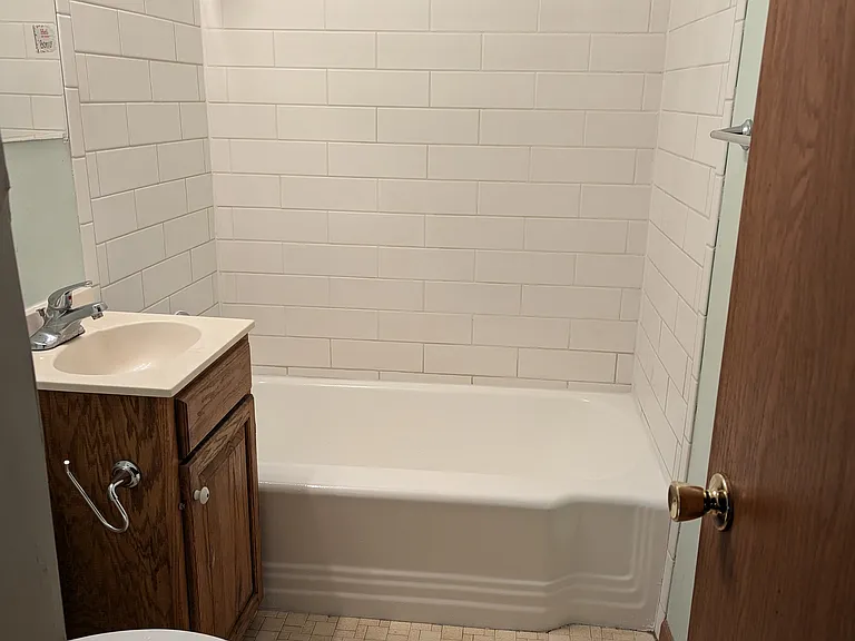 Main level full bath