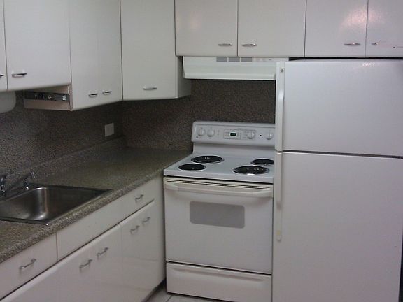3rd image of 6161 N Hoyne Ave APT 401