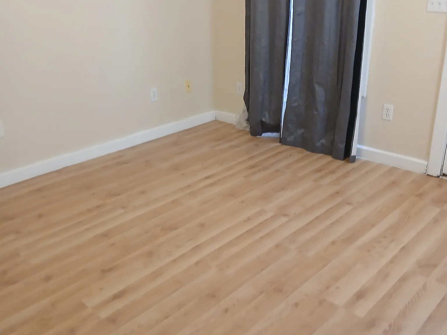 709 S. Poplar St - B — Photo 2