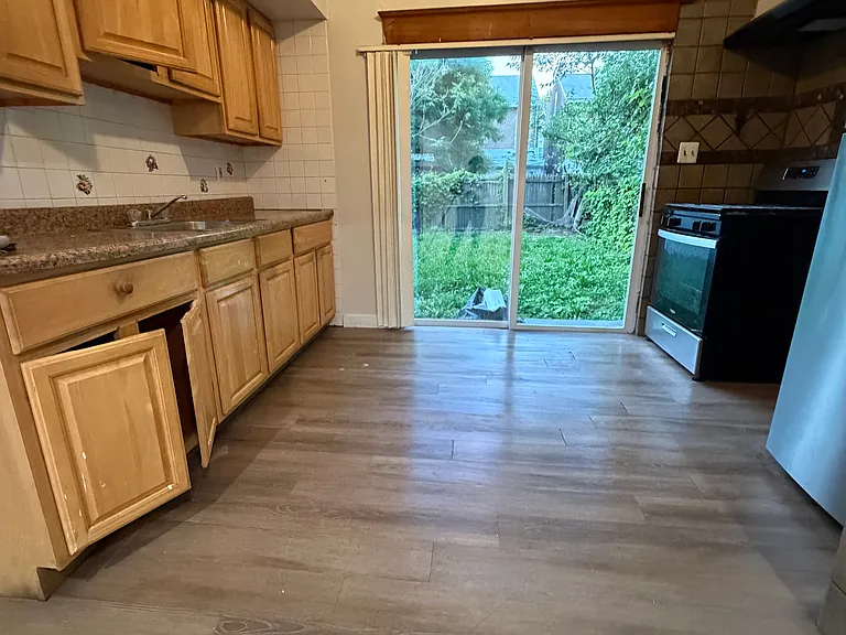 220 Virginia Ave — Photo 11