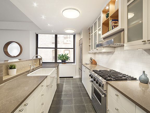 4th image of 8 Jay St #5B