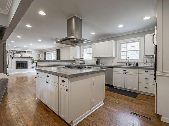 2nd image of 1110 Kings Ct