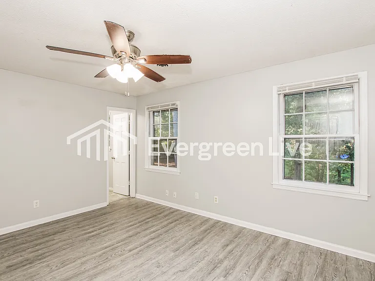 212 Kirkstone Rd — Photo 8