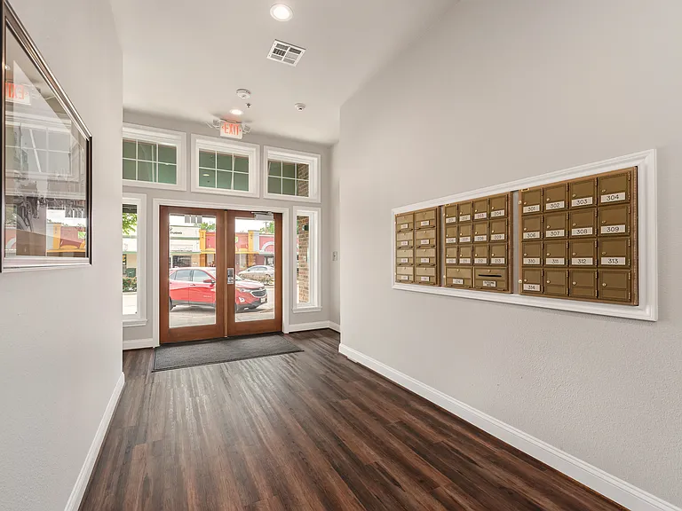208-401 N Main St — Photo 12