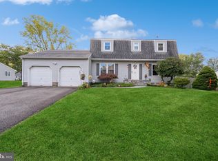 43 Sand Hills Rd, Kendall Park, NJ 08824