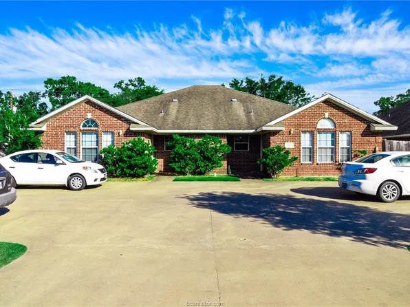 1429 Western Oaks Ct, Bryan, TX 77807