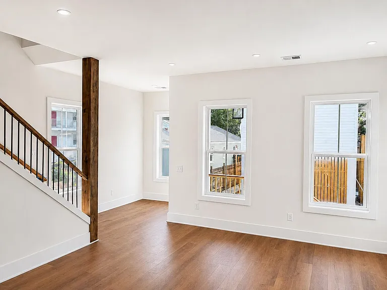 42 Cooper St #C — Photo 8